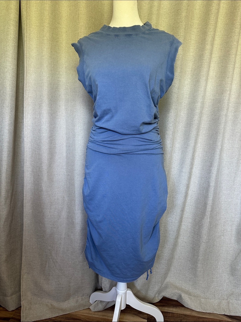 Sleeveless Blue Midi Dress with Ruched Waist
